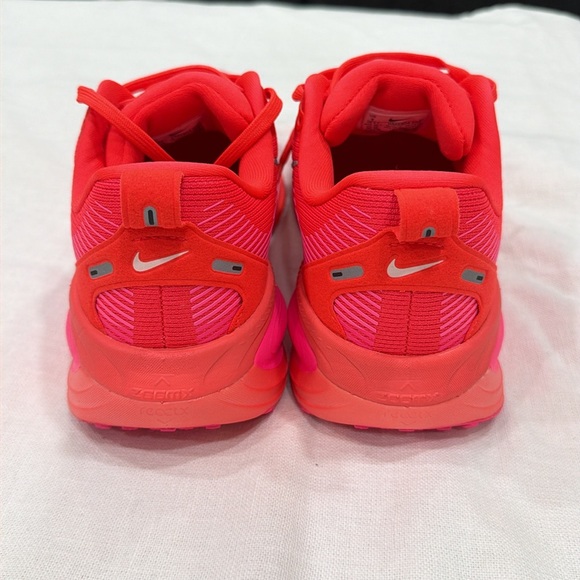 Nike Red Running Shoes - Picture 4 of 4